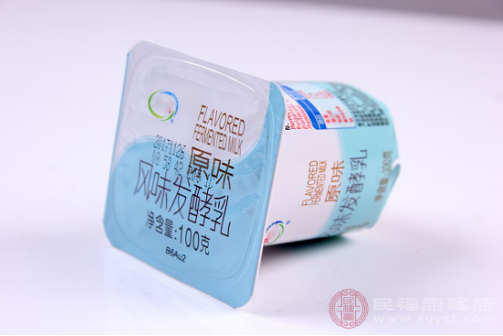 由于酸奶中含有較多的乳酸菌成分，可以促進(jìn)胃腸蠕動(dòng)消化，具有減肥的作用