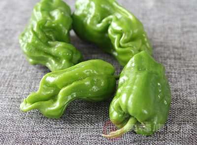 在平时适当的吃一点青椒，能够起到非常好的镇痛效果