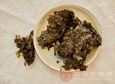 在營養(yǎng)價值方面也是有區(qū)別的，紫菜的營養(yǎng)價值主要是蛋白質(zhì)和膳食纖維