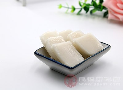 春節(jié)食年糕的風(fēng)俗，興于宋代，盛于明代