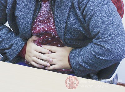 腹胀怎么办 按摩肚子能预防这个症状