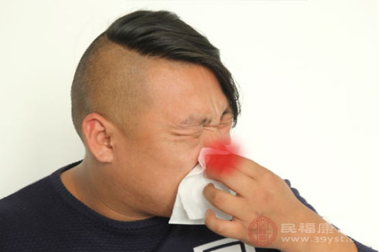 鼻窦炎是由一个或者是多个所发生的炎症