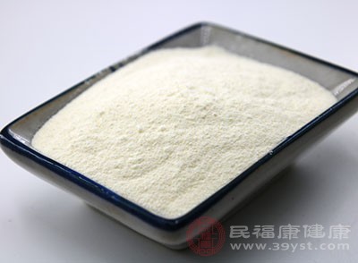 羊奶粉的补钙效果更好，和牛奶相比，羊奶中含有的钙和磷的含量更高