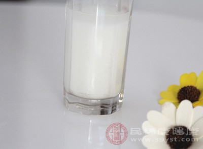 牛奶的好处 经常喝它能够预防骨质疏松