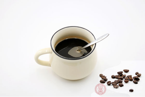 喝咖啡的坏处包括钙物质流失、失眠