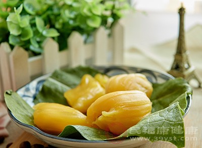 菠萝蜜的核是可以吃的，菠萝蜜也是营养价值很高的水果