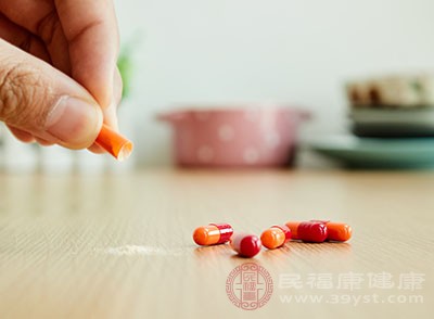 红霉素、四环素眼药膏可治鼻炎