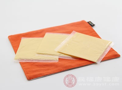 丹麦科学家分析了两周内坚持三种饮食的15个身体健康的年轻人的数据