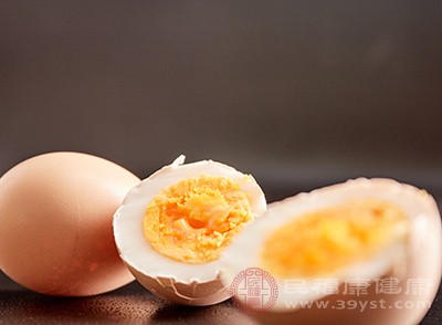 蛋黄是一种含钙量比较高的食物