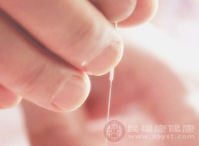 患有肩周炎的朋友們可以到專業(yè)的中醫(yī)館進(jìn)行針灸