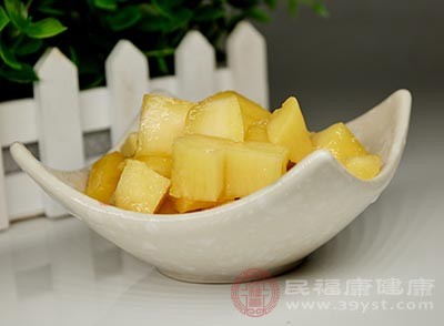 常吃芒果能够健胃消食，主要是因为芒果里面的物质