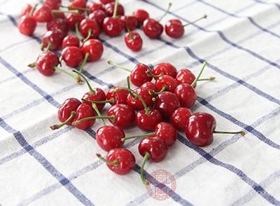胃酸与樱桃中的果胶质和可溶性物质相结合