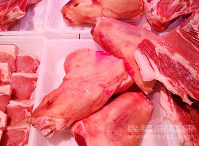 含量丰富的猪肉类食品互相搭配