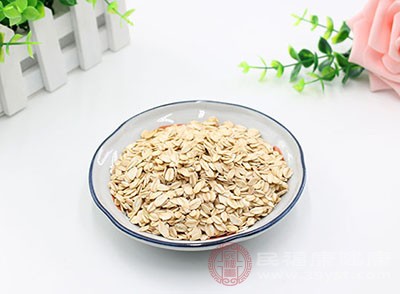 粗粮，燕麦、薏米、小米等，含有有利于皮肤健康的维生素B