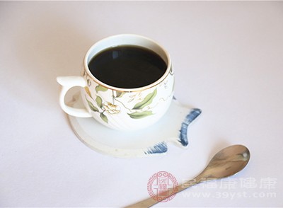 咖啡机取出滤网，不加咖啡粉，只加水