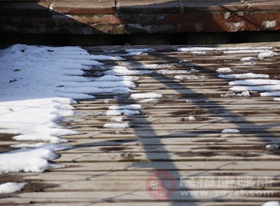 滑雪注意事项注意滑谈球吧体育雪时这7点会更安全。(图2)