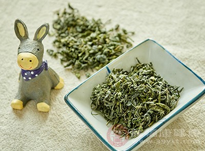 有牙齒發(fā)黃的人，在生活中可以多喝一點(diǎn)綠茶