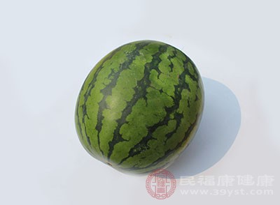 西瓜是消暑解渴的水果，水分含量非常多