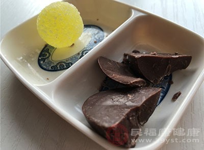 黑巧克力除了是美味的零食外，也可以帮助降低血压