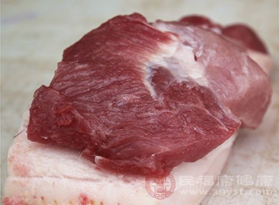 各种动物肉类食品，尤其是肥猪肉