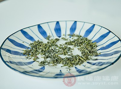 绿茶带有大量的氟和牙齿中的磷灰石结合