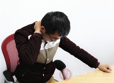 頸椎病比較常見的一個癥狀就是頸肩背會痛