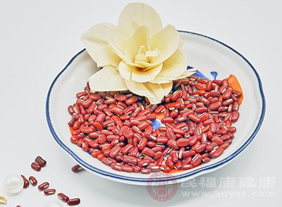 赤小豆具有利水消肿的功能