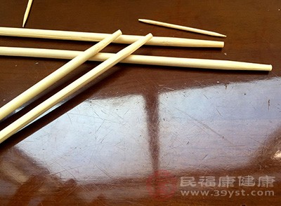 一次性筷子具有方便、不用清洗的優點