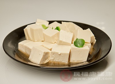 日本豆腐通常是用鸡蛋羹凝固而成的