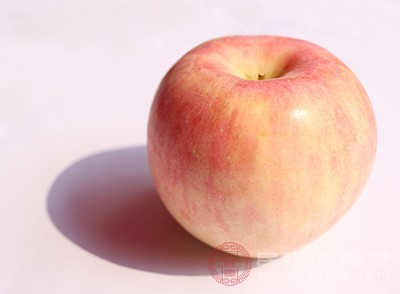 苹果中含有果胶和可溶性的膳食纤维