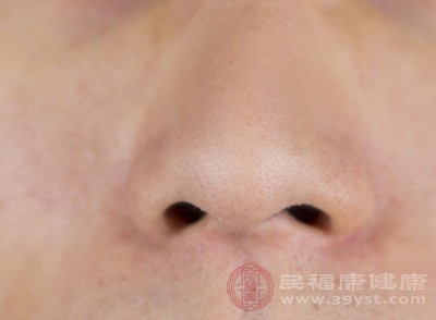 鼻子因为外力损伤是导致鼻出血的一个常见因素