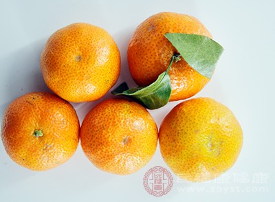 橘子汁中含有丰富的维生素C和钾
