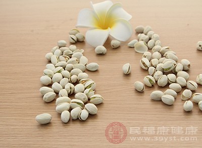 还要注意少吃紫菜、开心果等含钠较多的食物