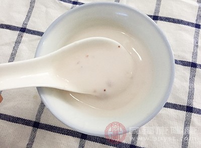 有人說酸奶中含有乳酸菌，有助于調(diào)味腸胃