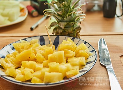 春季是菠萝上市的季节，菠萝中含有丰富的营养物质