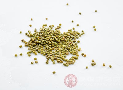 绿豆富含维生素B和C，具有清热解毒、利尿消肿的功效