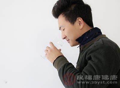 吸煙和飲酒會(huì)導(dǎo)致身體內(nèi)的自由基增多