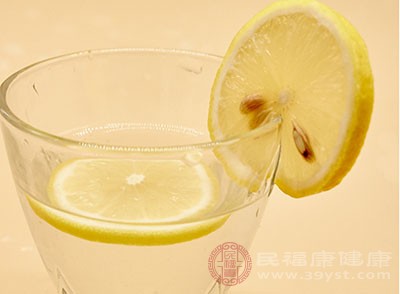 柠檬水主要成分是柠檬汁和水