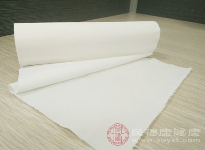 白色衛生紙是目前市場上常見的衛生紙類型之一