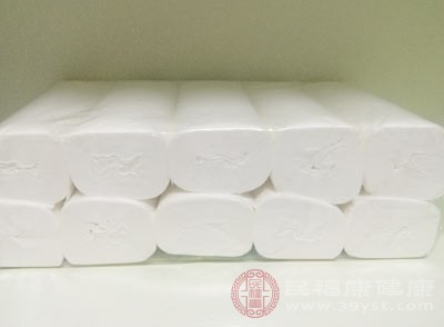 白色衛生紙的制造工藝成熟，市場供應充足，種類也相對豐富