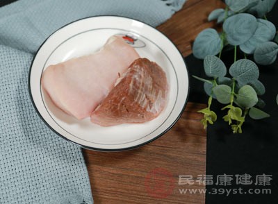 平时尽量选择正规渠道购买符合卫生标准的肉品