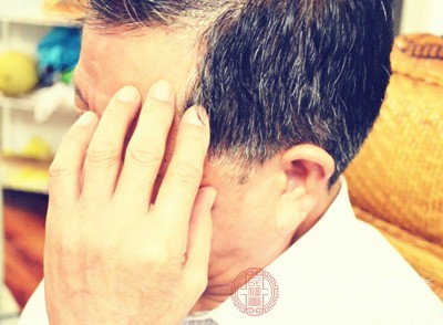 頭痛是腦梗死的常見癥狀，特別是突然加劇的頭痛