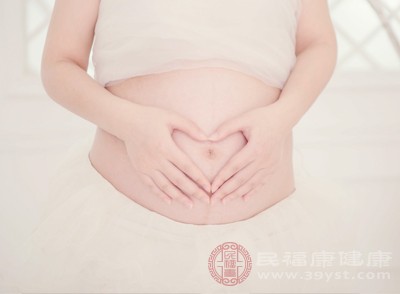 分娩之痛能够激发母亲产生荷尔蒙，促使子宫收缩，从而推动胎儿顺利通过出生道