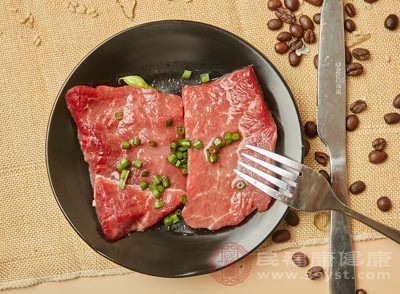 红肉是指牲畜肉，包括经常见到的牛肉、羊肉和猪肉等
