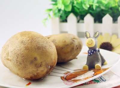 土豆是含有丰富钾元素的蔬菜之一，平均每100克土豆约含有342毫克的钾