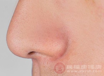 激素水平的改变也可能导致鼻毛突出