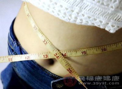 不要只关注体重的变化，还要关注身体的变化，如腰围、臀围等指标