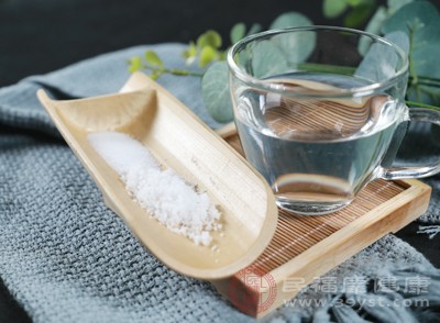 低钠盐是一种经过调整钠含量的盐类替代品