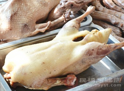 鴨肉被譽為“涼肉”，具有滋陰潤燥、清熱解毒的功效，對于秋季干燥的氣候非常適宜
