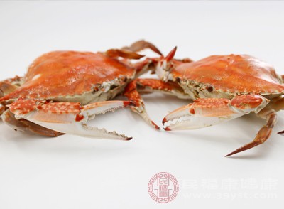 螃蟹是一种高蛋白食物，其中含有异体蛋白，容易引起人体过敏反应